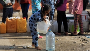 أزمة المياه في غزة تتفاقم مع استمرار الحصار الإسرائيلي في رمضان، والنازحون يواجهون معاناة يومية للحصول على قطرة ماء